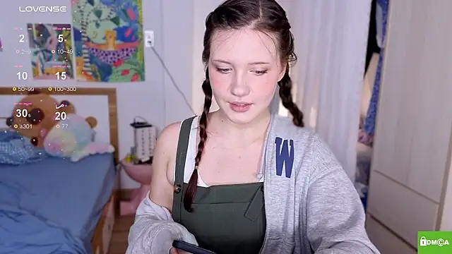 HanahCute online show from November 27, 2025, 2:24 am