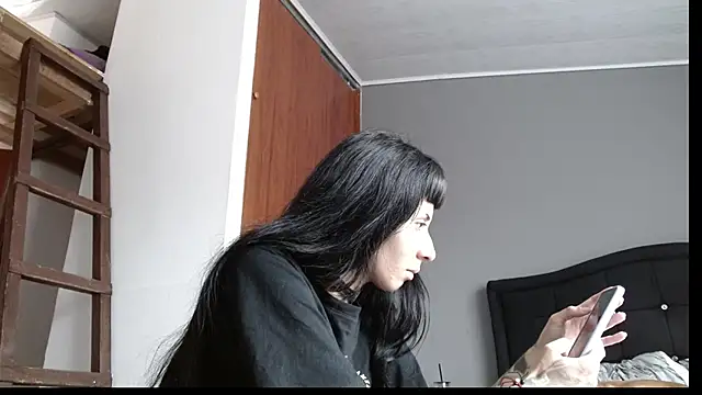 Snapshot of Emilia_1995 chatting on January 25, 2025, 5:08 pm Emilia 1995 online show from January 25, 2025, 5:08 pm