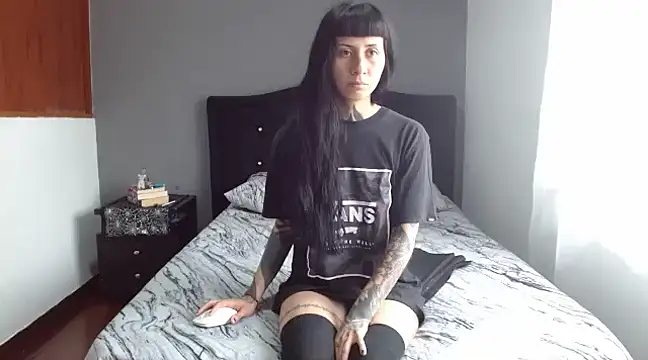 Snapshot of Emilia_1995 chatting on February 16, 2025, 5:04 pm Emilia 1995 online show from February 16, 2025, 5:04 pm