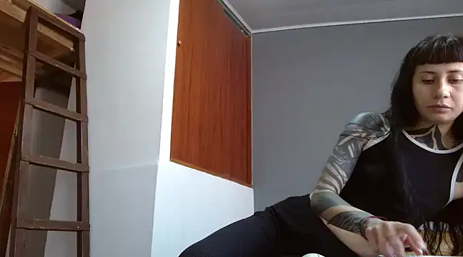 Snapshot of Emilia_1995 chatting on March 10, 2025, 12:37 pm Emilia 1995 online show from March 10, 2025, 12:37 pm