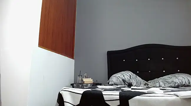 Snapshot of Emilia_1995 chatting on March 16, 2025, 9:26 pm Emilia 1995 online show from March 16, 2025, 9:26 pm