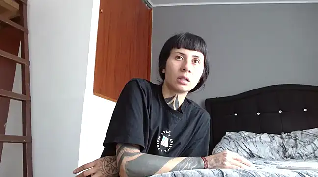 Snapshot of Emilia_1995 chatting on March 17, 2025, 8:19 pm Emilia 1995 online show from March 17, 2025, 8:19 pm