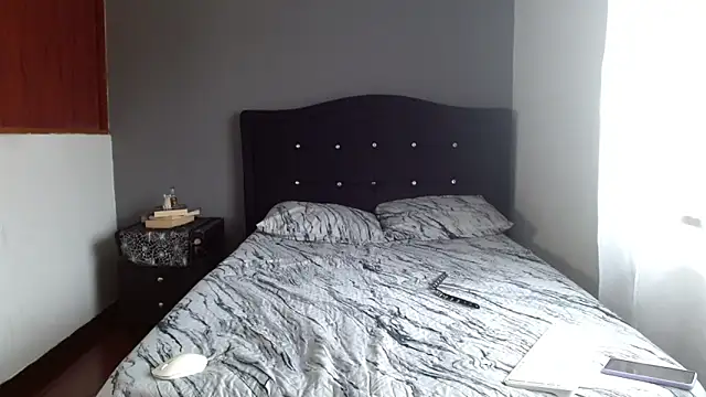 Snapshot of Emilia_1995 chatting on September 15, 2025, 2:06 pm Emilia 1995 online show from September 15, 2025, 2:06 pm