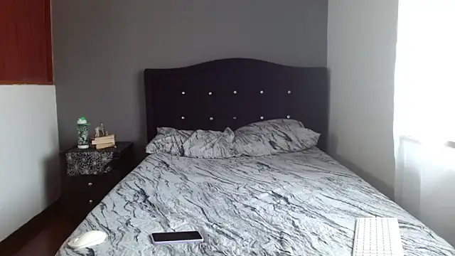 Snapshot of Emilia_1995 chatting on October 27, 2025, 2:10 pm Emilia 1995 online show from October 27, 2025, 2:10 pm