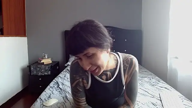 Snapshot of Emilia_1995 chatting on November 10, 2025, 2:16 pm Emilia 1995 online show from November 10, 2025, 2:16 pm