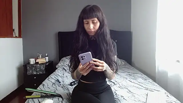 Snapshot of Emilia_1995 chatting on November 19, 2025, 4:51 pm Emilia 1995 online show from November 19, 2025, 4:51 pm