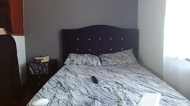 Snapshot of Emilia_1995 chatting on December 1, 2025, 2:55 pm Emilia 1995 online show from December 1, 2025, 2:55 pm