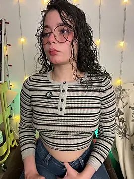 Snapshot of Antoniart_ chatting on October 21, 2025, 1:28 am Antoniart online show from October 21, 2025, 1:28 am