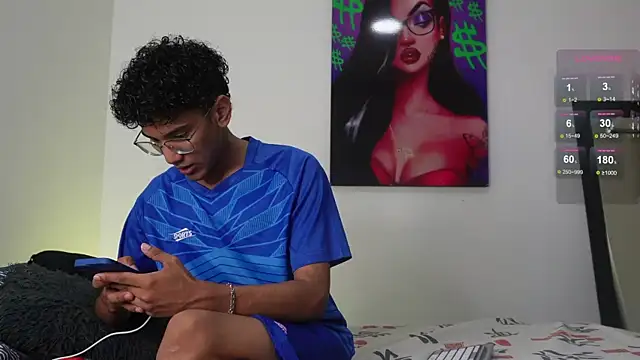 Snapshot of harrytwink18 chatting on December 4, 2024, 1:31 pm harrytwink18 online show from December 4, 2024, 1:31 pm