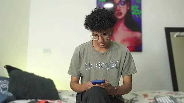 Snapshot of harrytwink18 chatting on December 13, 2024, 1:33 pm harrytwink18 online show from December 13, 2024, 1:33 pm