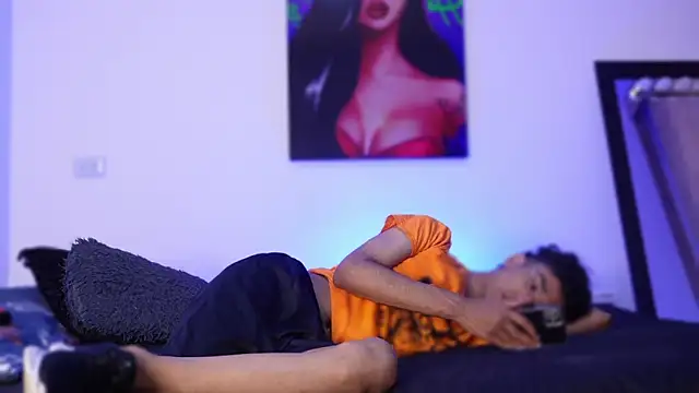 Snapshot of harrytwink18 chatting on December 26, 2024, 1:21 pm harrytwink18 online show from December 26, 2024, 1:21 pm