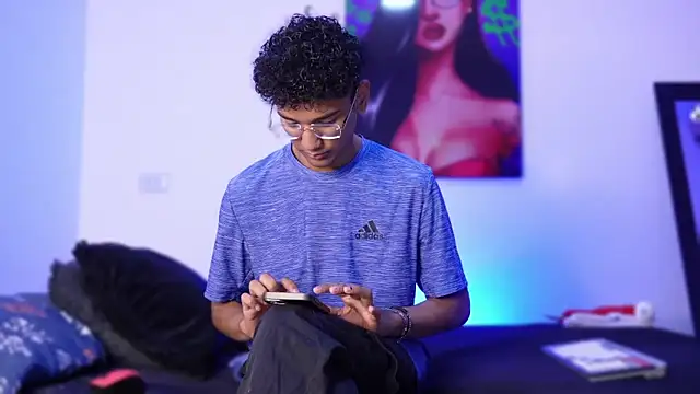 Snapshot of harrytwink18 chatting on December 30, 2024, 1:25 pm harrytwink18 online show from December 30, 2024, 1:25 pm