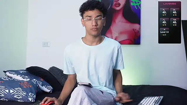 Snapshot of harrytwink18 chatting on January 7, 2025, 1:24 pm harrytwink18 online show from January 7, 2025, 1:24 pm