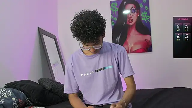 Snapshot of harrytwink18 chatting on January 28, 2025, 1:27 pm harrytwink18 online show from January 28, 2025, 1:27 pm