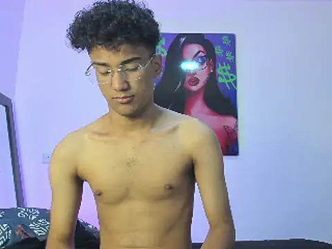 Snapshot of harrytwink18 chatting on February 24, 2025, 6:04 pm harrytwink18 online show from February 24, 2025, 6:04 pm