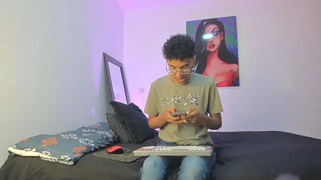 Snapshot of harrytwink18 chatting on March 19, 2025, 1:29 pm harrytwink18 online show from March 19, 2025, 1:29 pm