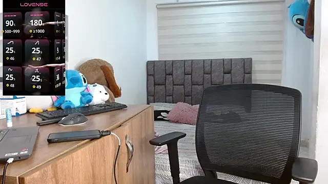 Snapshot of harrytwink18 chatting on September 18, 2025, 3:47 pm harrytwink18 online show from September 18, 2025, 3:47 pm