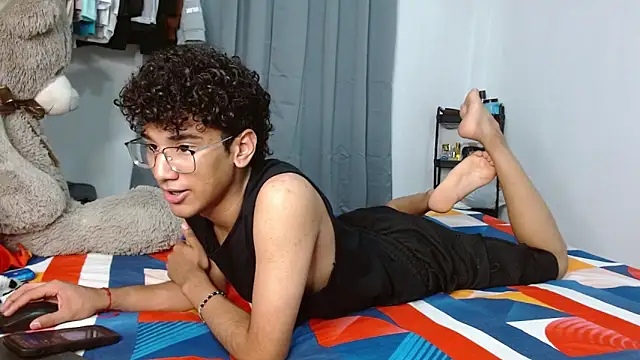 harrytwink18 online show from February 9, 2026, 3:05 pm