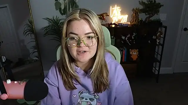 rodeobrii online show from October 20, 2025, 1:06 am