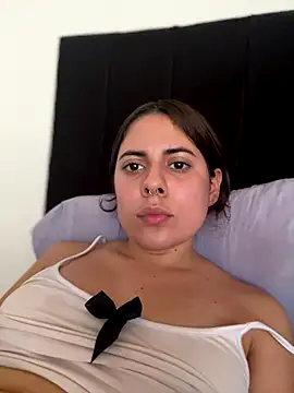 little isabela1 online show from December 22, 2025, 3:20 pm