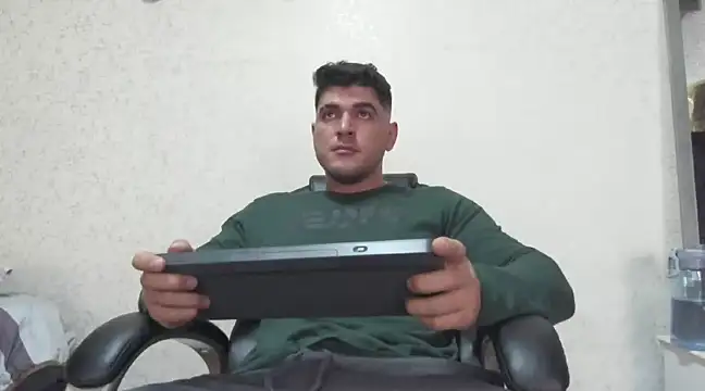 Snapshot of Teilor_Creed chatting on December 29, 2024, 5:01 pm Teilor Creed online show from December 29, 2024, 5:01 pm