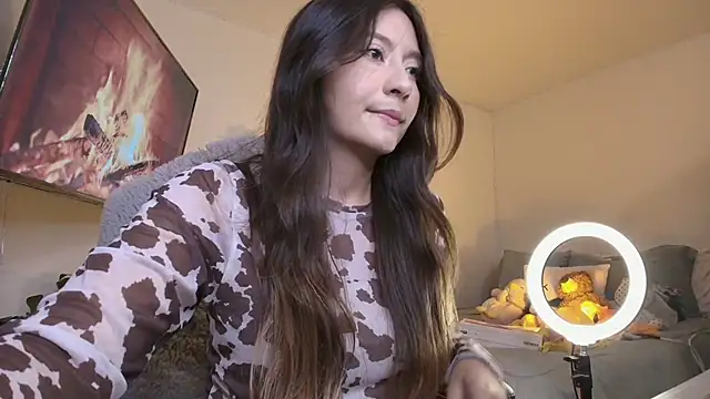 Snapshot of HelennaMoon_ chatting on October 27, 2025, 11:31 pm HelennaMoon online show from October 27, 2025, 11:31 pm