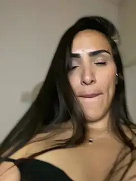 Snapshot of alessandra-a chatting on December 31, 2024, 6:37 am alessandra-a online show from December 31, 2024, 6:37 am