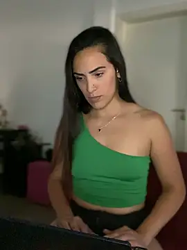 Snapshot of alessandra-a chatting on January 2, 2025, 9:50 pm alessandra-a online show from January 2, 2025, 9:50 pm