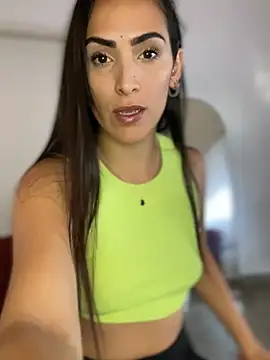 Snapshot of alessandra-a chatting on January 6, 2025, 5:06 pm alessandra-a online show from January 6, 2025, 5:06 pm