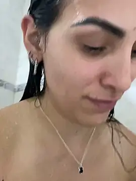 Snapshot of alessandra-a chatting on February 19, 2025, 12:25 am alessandra-a online show from February 19, 2025, 12:25 am