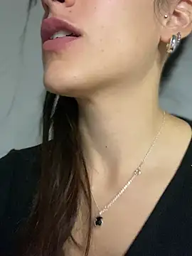 Snapshot of alessandra-a chatting on March 16, 2025, 8:21 pm alessandra-a online show from March 16, 2025, 8:21 pm