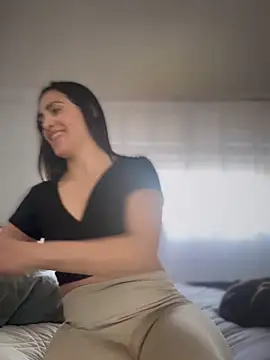 Snapshot of alessandra-a chatting on October 1, 2025, 5:30 pm alessandra-a online show from October 1, 2025, 5:30 pm