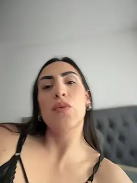 Snapshot of alessandra-a chatting on November 3, 2025, 9:38 pm alessandra-a online show from November 3, 2025, 9:38 pm