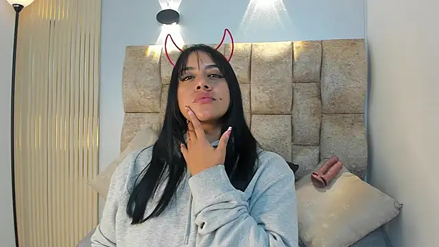 amatista  smith online show from October 23, 2025, 1:05 am