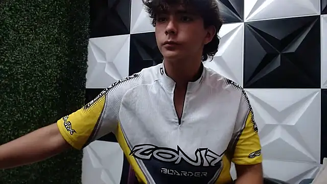 Dani cumboy online show from December 6, 2024, 1:51 am