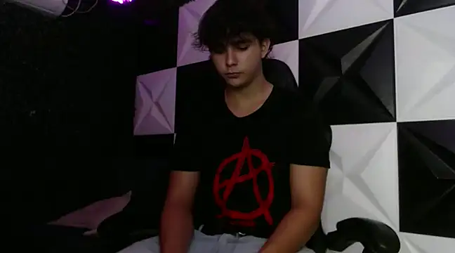 Dani cumboy online show from January 7, 2025, 2:53 am