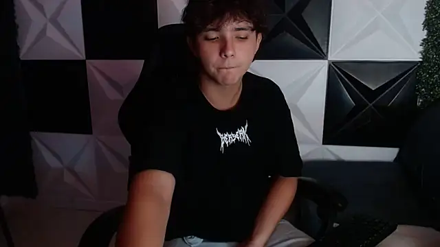 Dani cumboy online show from January 8, 2025, 2:25 am