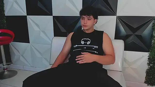 Dani cumboy online show from October 2, 2025, 2:02 pm