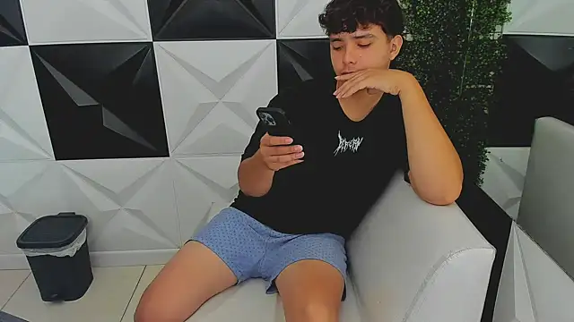 Dani cumboy online show from October 8, 2025, 1:53 pm