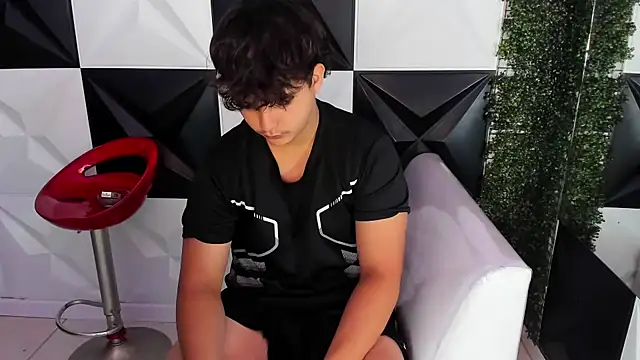 Dani cumboy online show from October 30, 2025, 2:18 pm