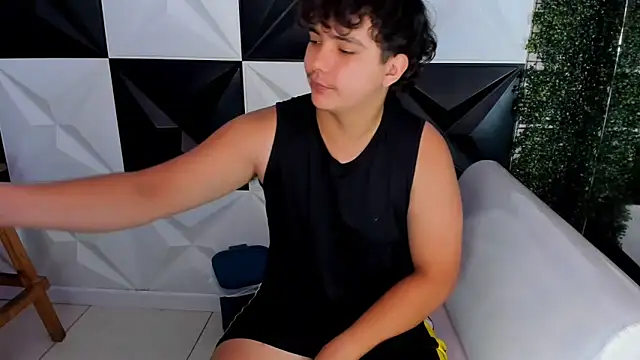 Dani cumboy online show from October 31, 2025, 3:24 pm