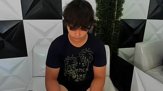 Dani cumboy online show from November 21, 2025, 1:32 pm