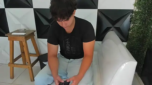 Dani cumboy online show from November 27, 2025, 1:35 pm