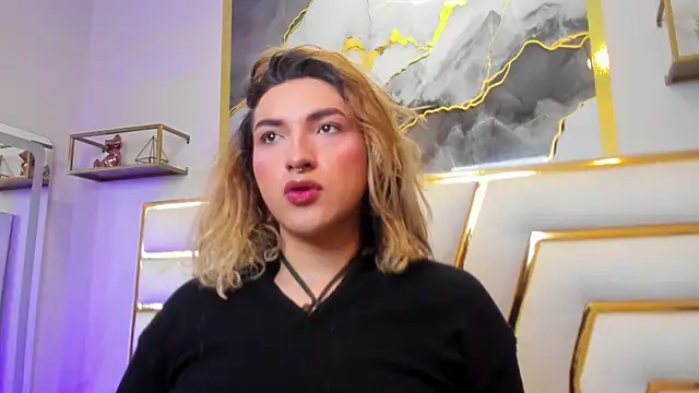 Snapshot of TomLondon_ chatting on December 17, 2025, 1:39 pm TomLondon online show from December 17, 2025, 1:39 pm