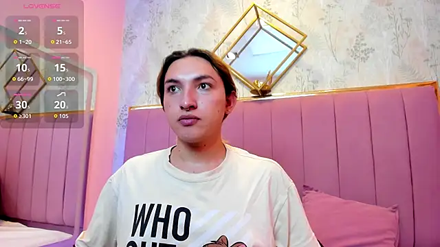 Snapshot of TomLondon_ chatting on December 22, 2025, 3:20 pm TomLondon online show from December 22, 2025, 3:20 pm