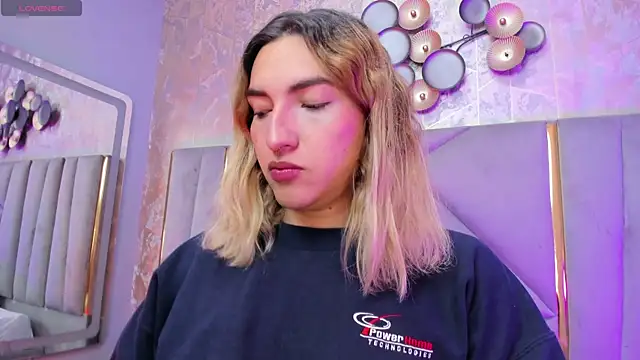 Snapshot of TomLondon_ chatting on January 7, 2026, 1:35 pm TomLondon online show from January 7, 2026, 1:35 pm