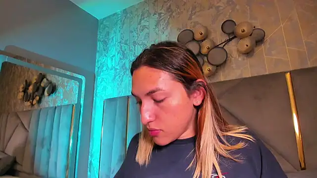 Snapshot of TomLondon_ chatting on February 21, 2026, 1:01 pm TomLondon online show from February 21, 2026, 1:01 pm