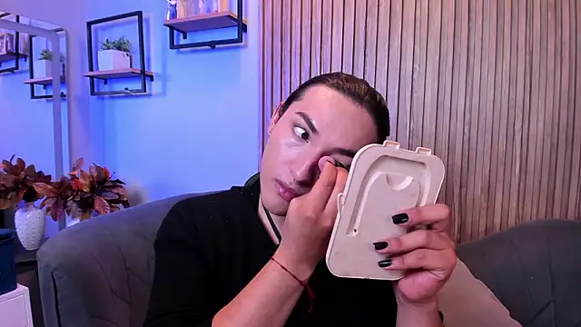 Snapshot of TomLondon_ chatting on February 24, 2026, 7:12 pm TomLondon online show from February 24, 2026, 7:12 pm