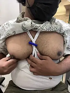 dick69lil online show from May 26, 2026, 7:04 am