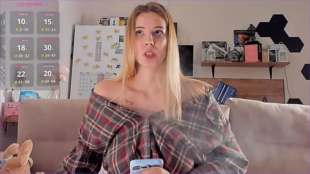 Girl alone home online show from November 20, 2025, 3:45 pm